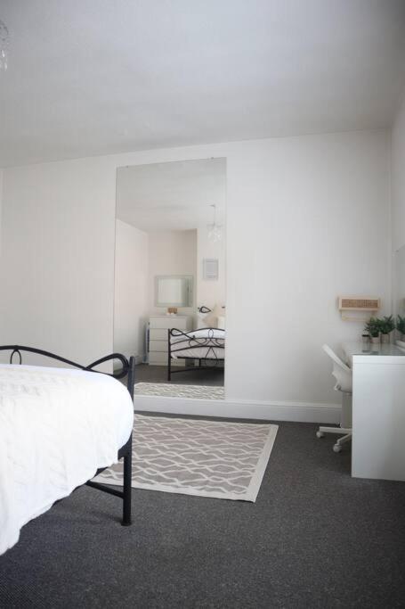Spacious 1 Bedroom Apartment Leicester Exterior photo