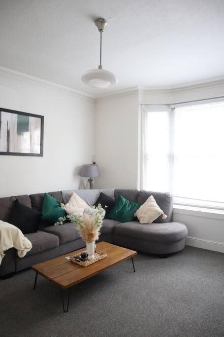 Spacious 1 Bedroom Apartment Leicester Exterior photo