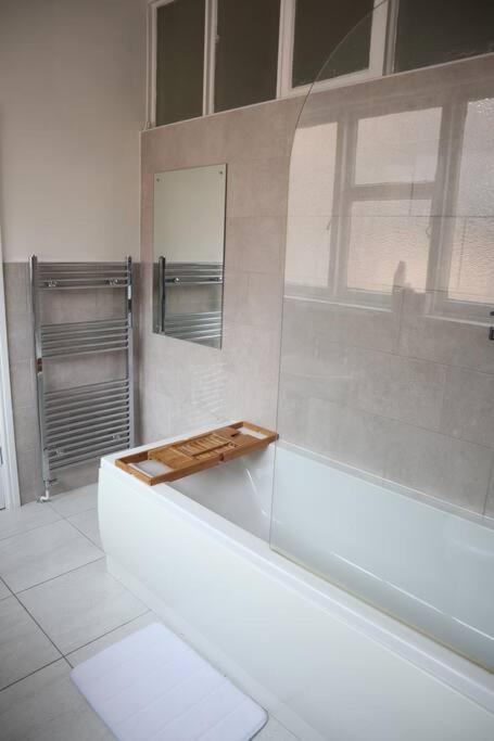 Spacious 1 Bedroom Apartment Leicester Exterior photo