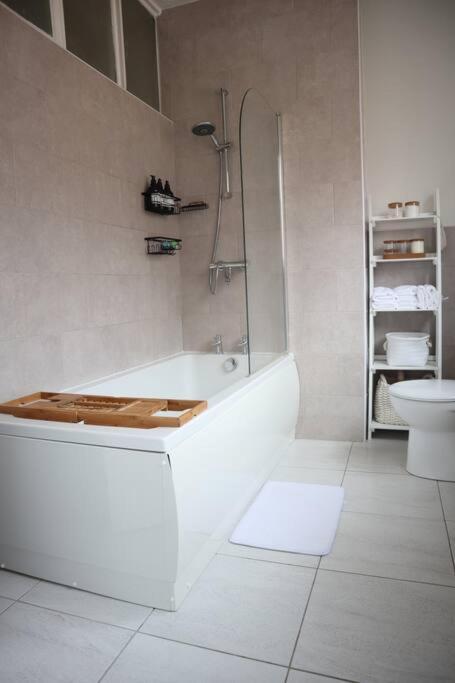 Spacious 1 Bedroom Apartment Leicester Exterior photo